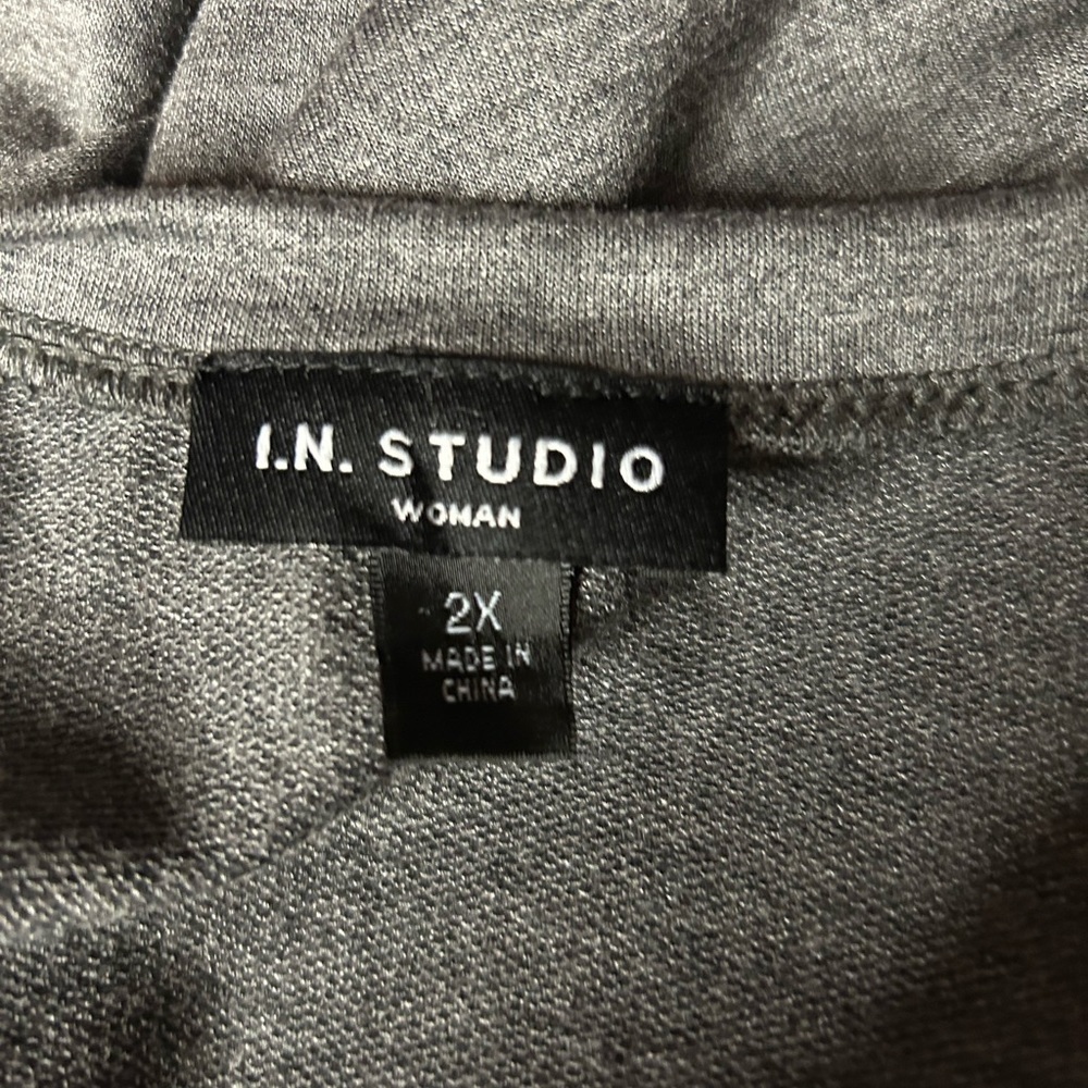 IN STUDIO GRAY TOP WITH PLAID RUFFLE , size 2X,   NEW - Picture 5 of 8